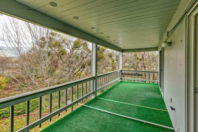 BEAUTIFUL LIGHT AND BRIGHT END UNIT! Don't miss this on Oak Knoll Golf Course in Oregon - for sale on GolfHomes.com, golf home, golf lot