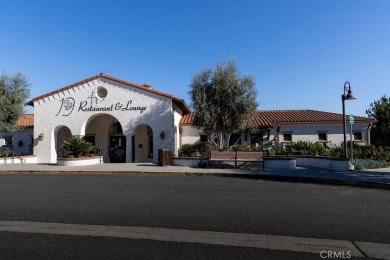 End unit, 3-bedroom, 2-bathroom Villa Puerta, boasting mountain on Leisure Village Par 3 Golf Course in California - for sale on GolfHomes.com, golf home, golf lot