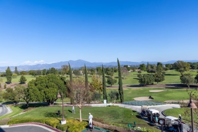 End unit, 3-bedroom, 2-bathroom Villa Puerta, boasting mountain on Leisure Village Par 3 Golf Course in California - for sale on GolfHomes.com, golf home, golf lot