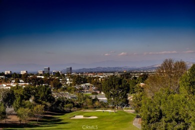 End unit, 3-bedroom, 2-bathroom Villa Puerta, boasting mountain on Leisure Village Par 3 Golf Course in California - for sale on GolfHomes.com, golf home, golf lot