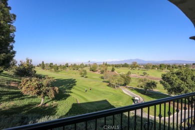 End unit, 3-bedroom, 2-bathroom Villa Puerta, boasting mountain on Leisure Village Par 3 Golf Course in California - for sale on GolfHomes.com, golf home, golf lot