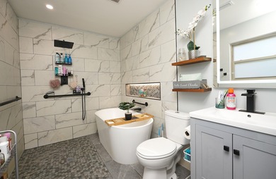 Welcome home to 606 Powell Drive in the heart of Fort Walton on Fort Walton Beach Golf Course in Florida - for sale on GolfHomes.com, golf home, golf lot