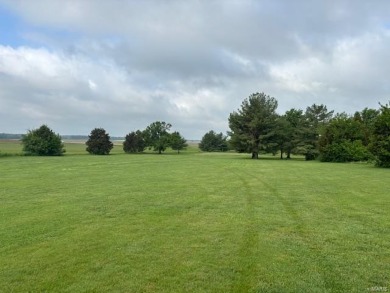 Here is your chance to own a business. This is a fully on Twin Oaks Golf Club in Illinois - for sale on GolfHomes.com, golf home, golf lot