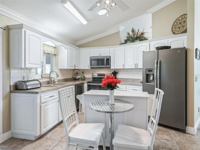 Beautiful and move-in-ready 3BR/2BA golf course home located in on Ocala Palms Golf and Country Club in Florida - for sale on GolfHomes.com, golf home, golf lot
