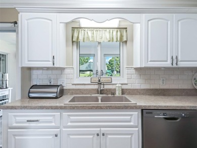 Beautiful and move-in-ready 3BR/2BA golf course home located in on Ocala Palms Golf and Country Club in Florida - for sale on GolfHomes.com, golf home, golf lot