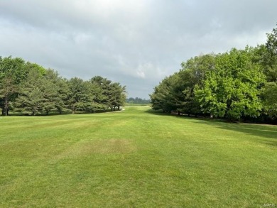 Here is your chance to own a business. This is a fully on Twin Oaks Golf Club in Illinois - for sale on GolfHomes.com, golf home, golf lot