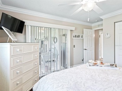 Beautiful and move-in-ready 3BR/2BA golf course home located in on Ocala Palms Golf and Country Club in Florida - for sale on GolfHomes.com, golf home, golf lot