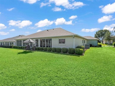 Beautiful and move-in-ready 3BR/2BA golf course home located in on Ocala Palms Golf and Country Club in Florida - for sale on GolfHomes.com, golf home, golf lot