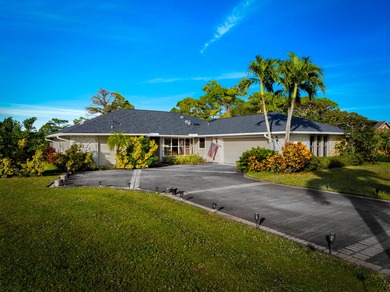 Beautiful 3Bed/2Bath home in the highly desirable Holiday Pines on Island Pines Golf Club in Florida - for sale on GolfHomes.com, golf home, golf lot