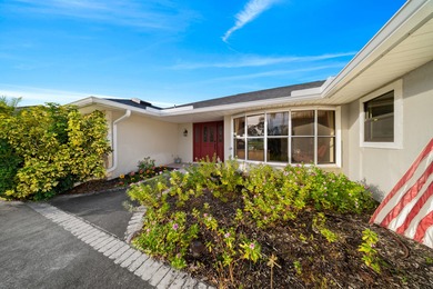 Beautiful 3Bed/2Bath home in the highly desirable Holiday Pines on Island Pines Golf Club in Florida - for sale on GolfHomes.com, golf home, golf lot