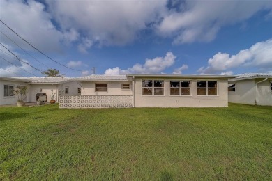 Under contract-accepting backup offers. Welcome to The Mainlands on Mainlands Golf Club in Florida - for sale on GolfHomes.com, golf home, golf lot