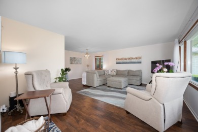Airy & Elegant Bi-Level Retreat - Move-In Ready in a Great Mount on Mt. Prospect Golf Club in Illinois - for sale on GolfHomes.com, golf home, golf lot