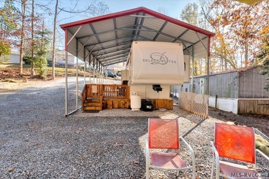 Beautifully maintained 2007 DoubleTree Select Suite camper - on River Ridge Golf Club in Virginia - for sale on GolfHomes.com, golf home, golf lot