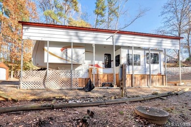 Beautifully maintained 2007 DoubleTree Select Suite camper - on River Ridge Golf Club in Virginia - for sale on GolfHomes.com, golf home, golf lot