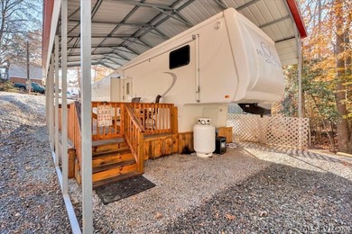 Beautifully maintained 2007 DoubleTree Select Suite camper - on River Ridge Golf Club in Virginia - for sale on GolfHomes.com, golf home, golf lot