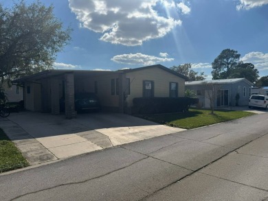 PRICED TO SELL! - $1,500 AGENT REFFERAL BONUS to any agent on Golden Lakes Golf Course in Florida - for sale on GolfHomes.com, golf home, golf lot