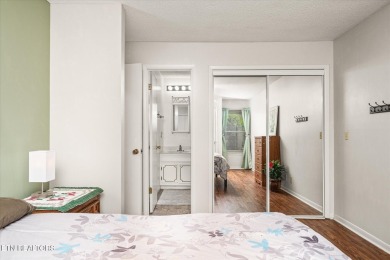 This charming 2 bed, 2 bath townhome is just steps from Lake on Druid Hills Golf Club in Tennessee - for sale on GolfHomes.com, golf home, golf lot