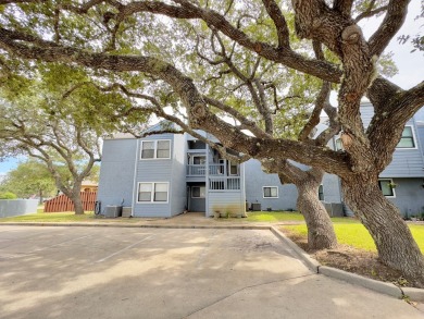 PRICE REDUCTION!!THIS CONDO IS A MUST SEE!!! MOTIVATED SELLER!! on Rockport Country Club in Texas - for sale on GolfHomes.com, golf home, golf lot