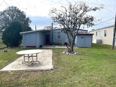 DOUBLE WIDE 2-BEDROOM, 2-BATHROOM HOME WITH AFFORDABLE LOT RENT! on YMCA Par 3 Home of the First Tee of Lakeland in Florida - for sale on GolfHomes.com, golf home, golf lot