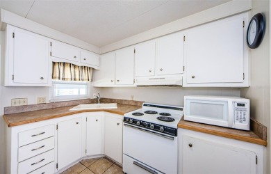 **New Price Alert! Incredible Value on This Mobile Home!** on Tarpon Springs Golf Course in Florida - for sale on GolfHomes.com, golf home, golf lot