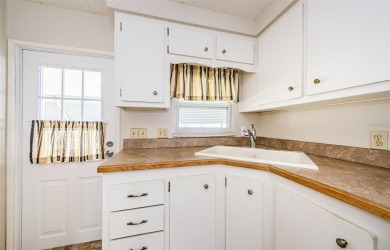 **New Price Alert! Incredible Value on This Mobile Home!** on Tarpon Springs Golf Course in Florida - for sale on GolfHomes.com, golf home, golf lot