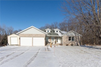 Executive style 4+ bed/3 bath home on 5 wooded acres.  This on Higbees Golf Course in Minnesota - for sale on GolfHomes.com, golf home, golf lot