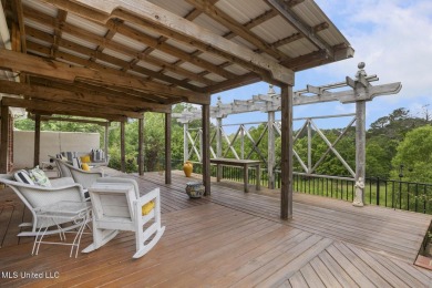Charming Patio home in Castlewoods with a lovely courtyard and on Castlewoods Golf Club in Mississippi - for sale on GolfHomes.com, golf home, golf lot