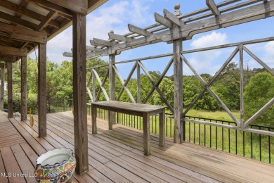 Charming Patio home in Castlewoods with a lovely courtyard and on Castlewoods Golf Club in Mississippi - for sale on GolfHomes.com, golf home, golf lot