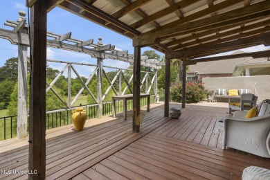 Charming Patio home in Castlewoods with a lovely courtyard and on Castlewoods Golf Club in Mississippi - for sale on GolfHomes.com, golf home, golf lot