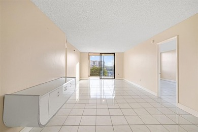 Beautiful 2BD/2BA condo for sale in the secure and gated Park on  in Florida - for sale on GolfHomes.com, golf home, golf lot