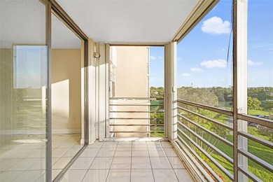 Beautiful 2BD/2BA condo for sale in the secure and gated Park on  in Florida - for sale on GolfHomes.com, golf home, golf lot