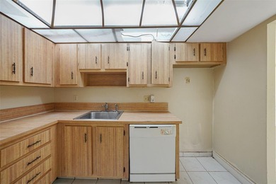 Beautiful 2BD/2BA condo for sale in the secure and gated Park on  in Florida - for sale on GolfHomes.com, golf home, golf lot