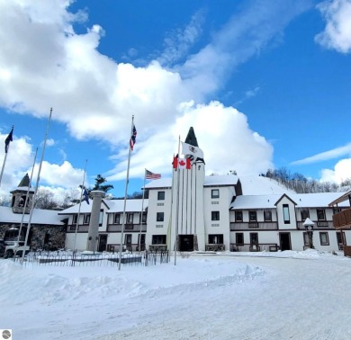 This is a sharp two-bedroom condominium located within 500 feet on Schuss Mountain Golf Club in Michigan - for sale on GolfHomes.com, golf home, golf lot