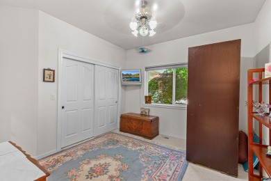 For those seeking luxury and comfort, come enjoy this beautiful on Eagle Point Golf Course in Oregon - for sale on GolfHomes.com, golf home, golf lot