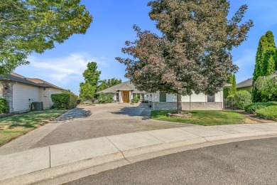For those seeking luxury and comfort, come enjoy this beautiful on Eagle Point Golf Course in Oregon - for sale on GolfHomes.com, golf home, golf lot