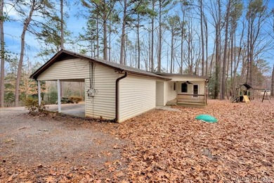 Roof replaced in 2024! This 2-bedroom + 1 Flex room home offers on Tanglewood Shores Golf Club in Virginia - for sale on GolfHomes.com, golf home, golf lot