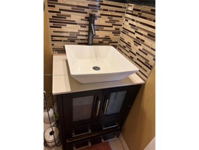 Cozy and updated townhouse located in the beautiful area of on  in Florida - for sale on GolfHomes.com, golf home, golf lot