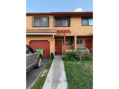 Cozy and updated townhouse located in the beautiful area of on  in Florida - for sale on GolfHomes.com, golf home, golf lot