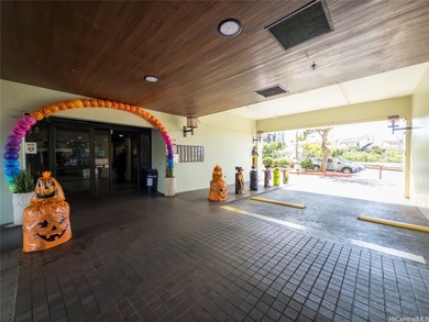 Beautifully Renovated 1-Bedroom with 2 Parking at Pearl Regency! on Pearl Country Club in Hawaii - for sale on GolfHomes.com, golf home, golf lot