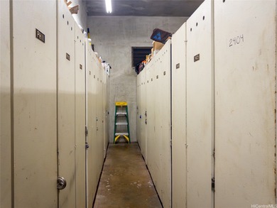 Beautifully Renovated 1-Bedroom with 2 Parking at Pearl Regency! on Pearl Country Club in Hawaii - for sale on GolfHomes.com, golf home, golf lot