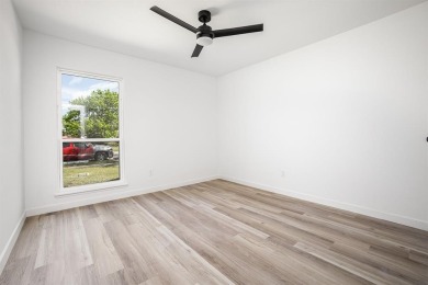 SELLER WILL PAY A $7500 CONCESSION TOWARDS BUYER'S CLOSING on Heritage Lakes - Par 3 - 9 Hole Course in Texas - for sale on GolfHomes.com, golf home, golf lot