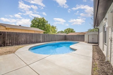 SELLER WILL PAY A $7500 CONCESSION TOWARDS BUYER'S CLOSING on Heritage Lakes - Par 3 - 9 Hole Course in Texas - for sale on GolfHomes.com, golf home, golf lot