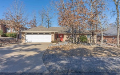 SPACIOUS AND COZY, this home is perfect for your personal oasis on Coronado Golf Course in Arkansas - for sale on GolfHomes.com, golf home, golf lot