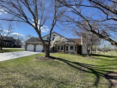 *Rare..End Unit Gem - More Light, More Privacy, More Value!* on The Arboretum Club in Illinois - for sale on GolfHomes.com, golf home, golf lot