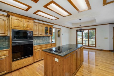 Lovely all-brick, one-owner home in this prime subdivision that on Fremont Hills Country Club in Missouri - for sale on GolfHomes.com, golf home, golf lot
