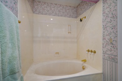 Lovely all-brick, one-owner home in this prime subdivision that on Fremont Hills Country Club in Missouri - for sale on GolfHomes.com, golf home, golf lot