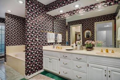 Lovely all-brick, one-owner home in this prime subdivision that on Fremont Hills Country Club in Missouri - for sale on GolfHomes.com, golf home, golf lot