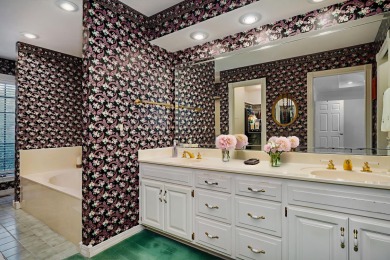 Lovely all-brick, one-owner home in this prime subdivision that on Fremont Hills Country Club in Missouri - for sale on GolfHomes.com, golf home, golf lot