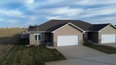 LOOKING FOR A LIKE NEW TOWNHOUSE IN COLUMBUS? LOOK NO FURTHER on Quail Run Golf Course in Nebraska - for sale on GolfHomes.com, golf home, golf lot