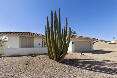 Immaculately maintained 2BR, 2BA Extended Shawnee model in the on Cottonwood Country Club in Arizona - for sale on GolfHomes.com, golf home, golf lot